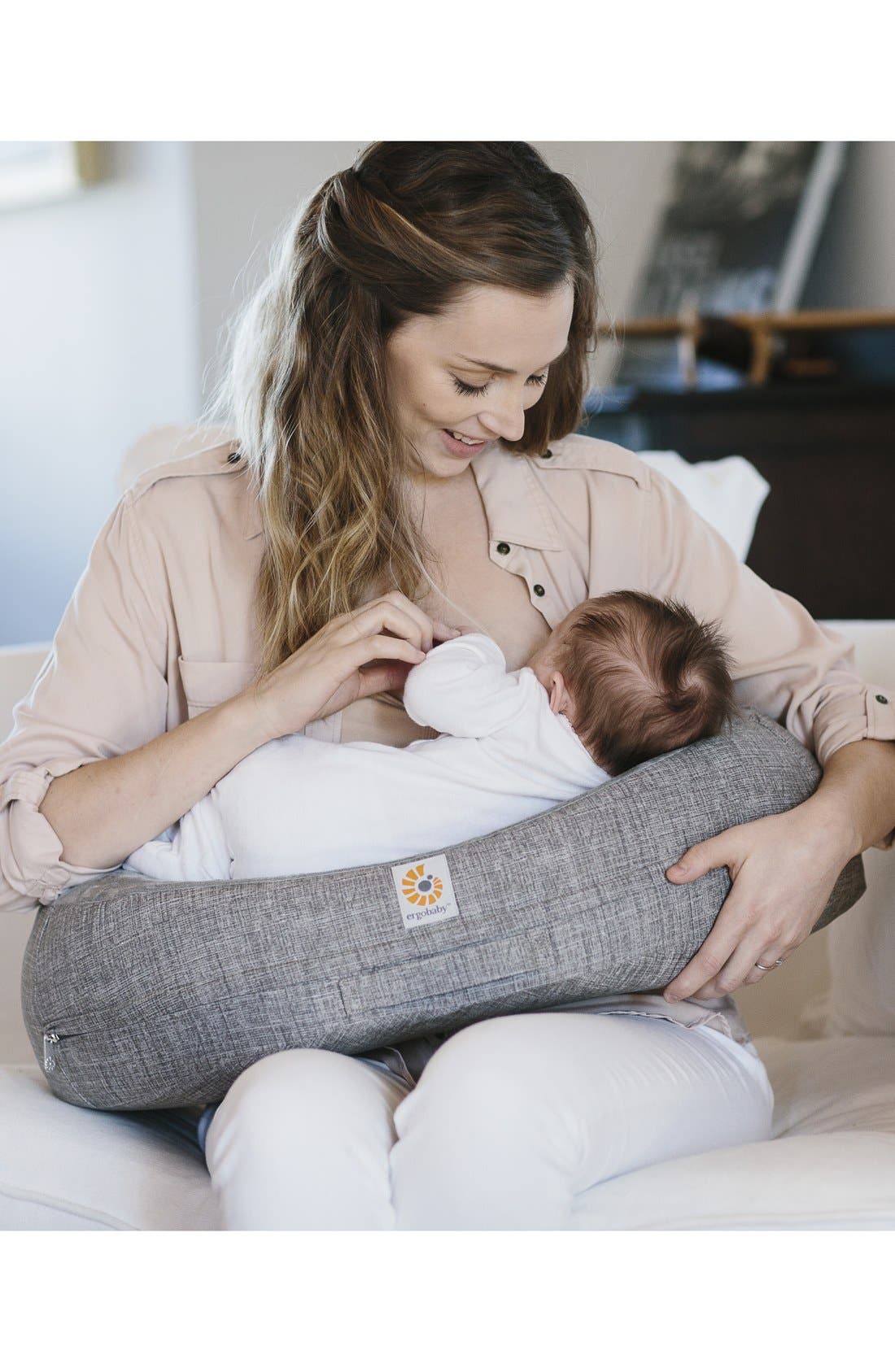 nursing in ergobaby