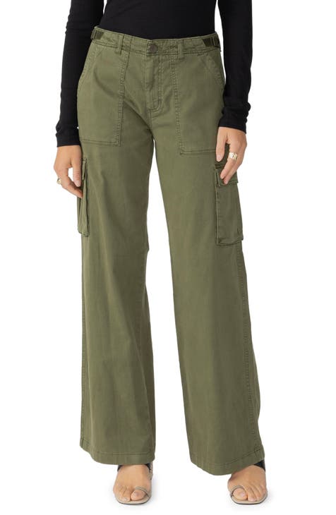 5 Ways To Style Baggy Green Cargo Pants Now - The Mom Edit