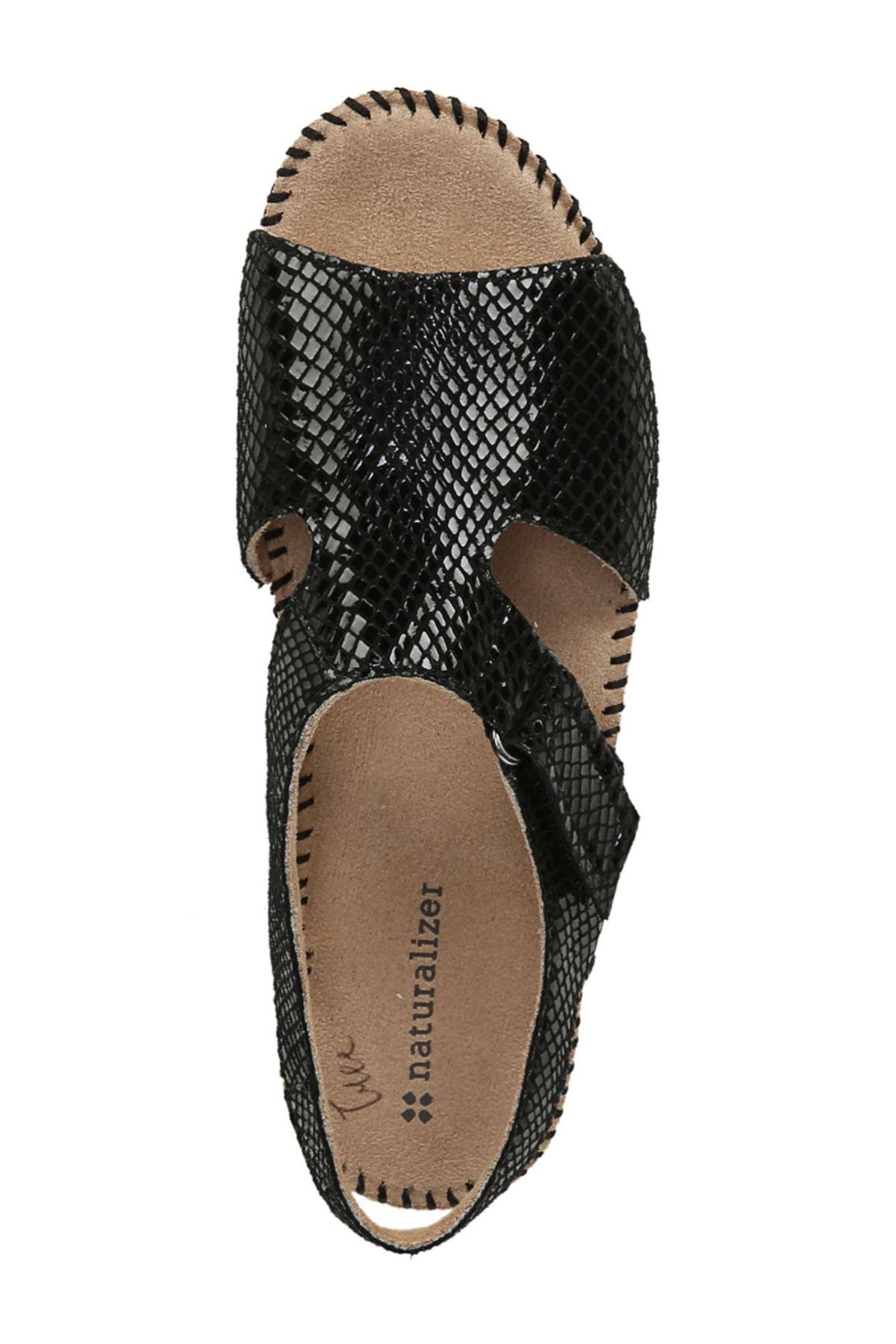 naturalizer scout sandals wide