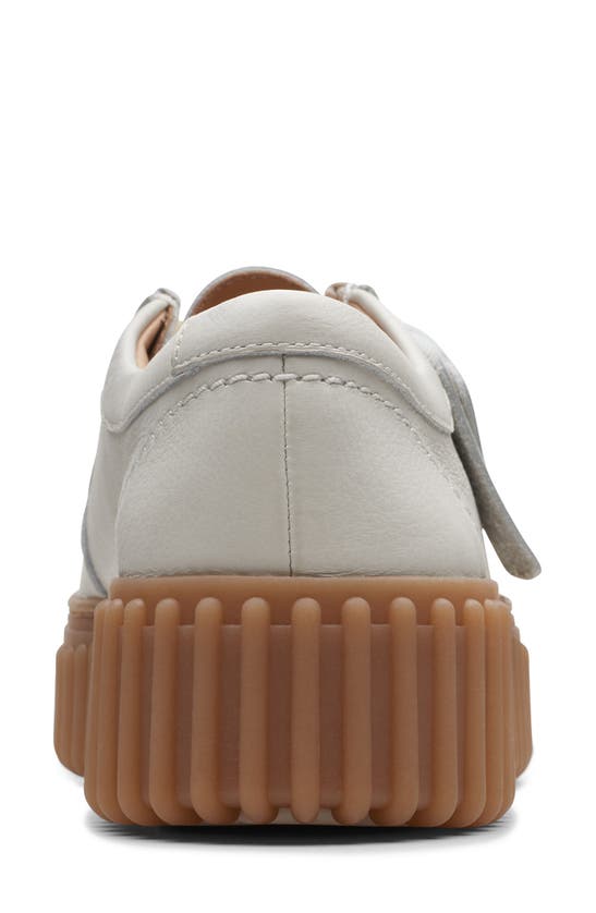 Clarks Torhill Bee In Off White Leather