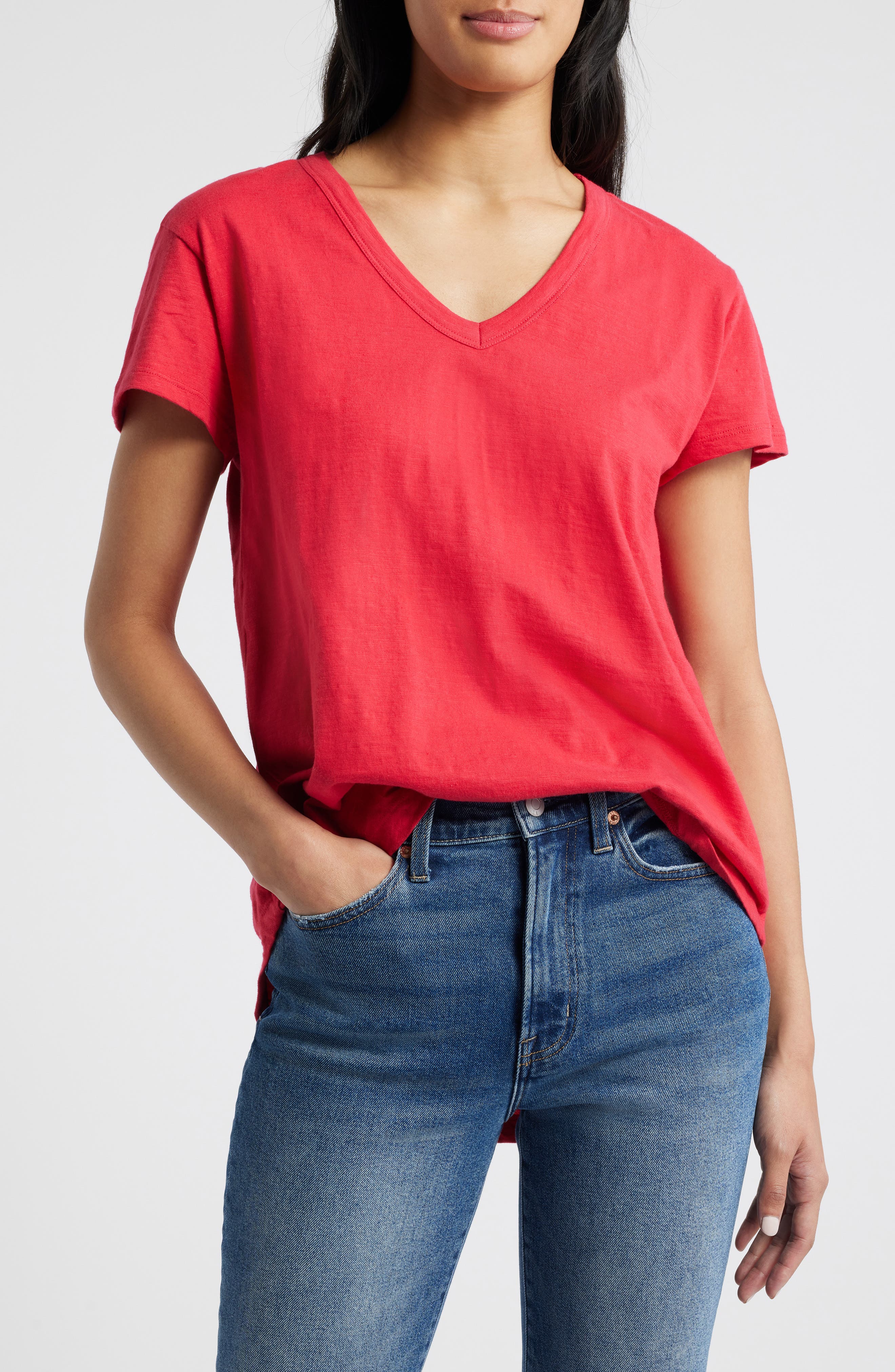 APNY V-Neck High-Low T-Shirt in Red 
