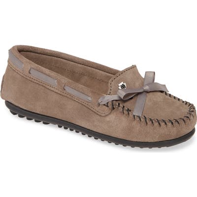 Minnetonka Cloud Genuine Shearling Lined Moccasin, Grey