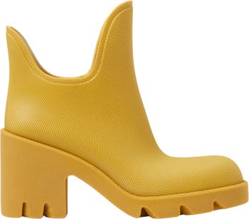 Burberry rain best sale boots womens yellow