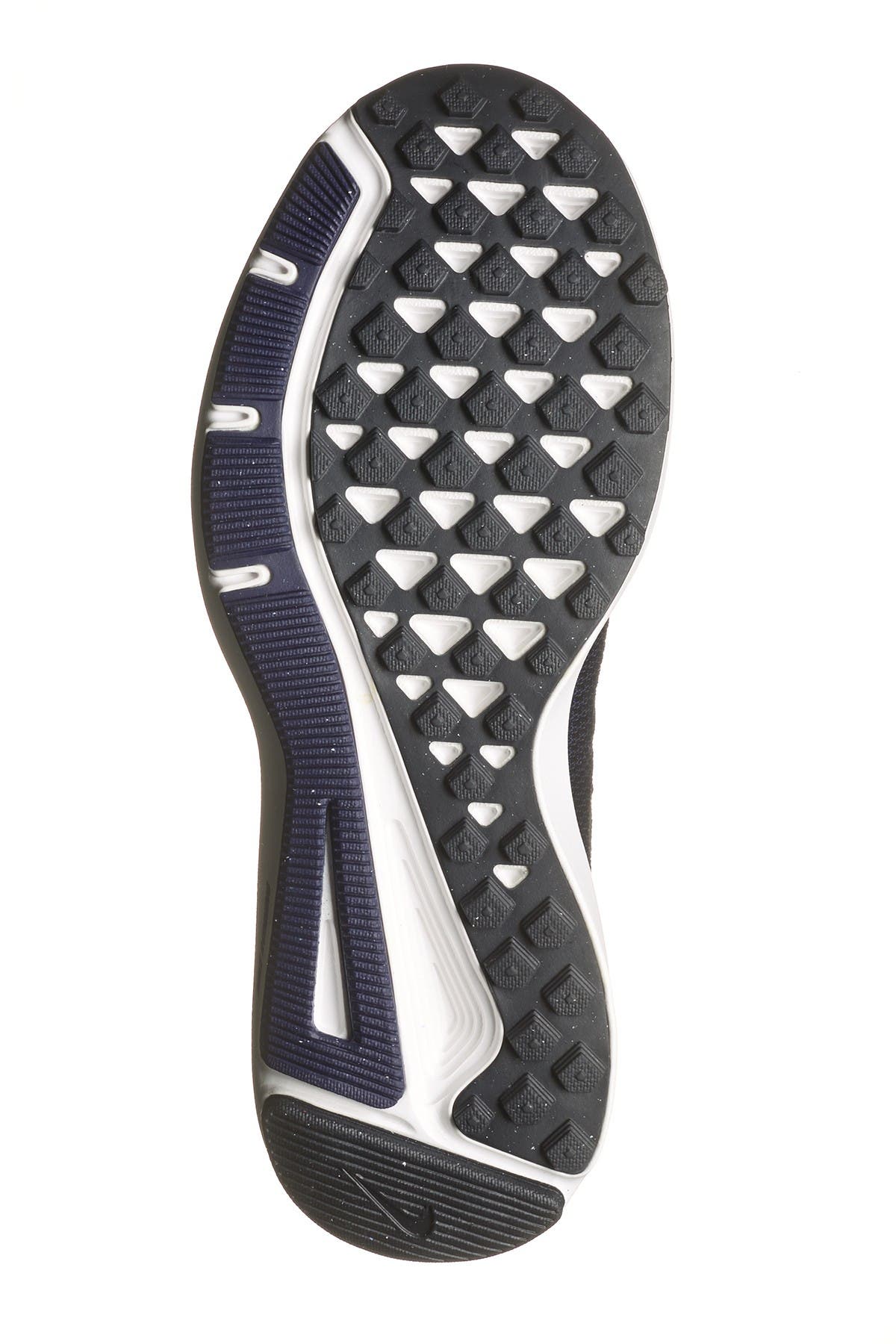 nike quest wide running sneaker