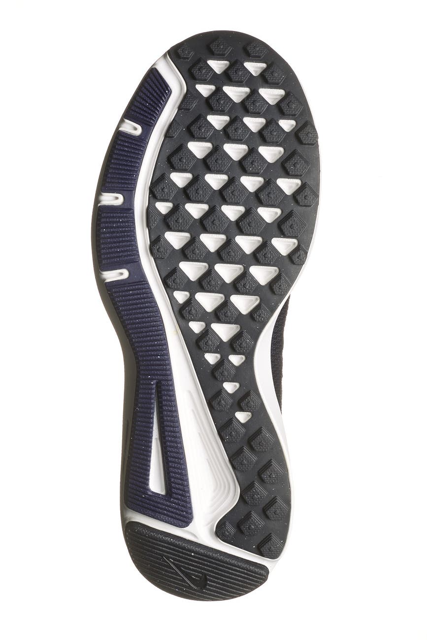 nike quest wide running sneaker