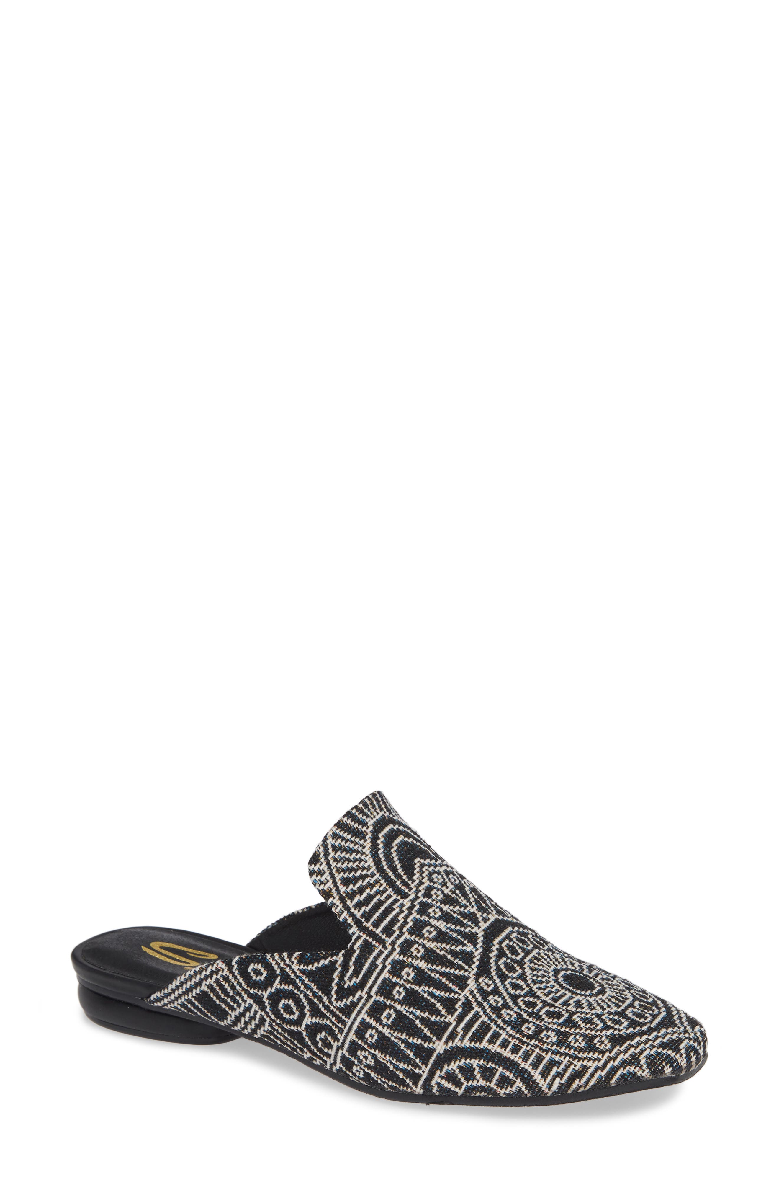 Sbicca Brienne Loafer Mule, Black