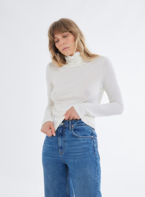 Majestic Filatures Soft Touch Long Sleeve Turtleneck In Blanc
