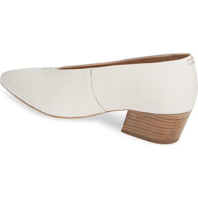 Seychelles Compelling Pointed Toe Pump- White