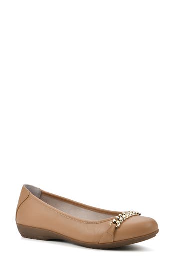 Cliffs By White Mountain White Mountain Charmed Flat In Tan/smooth