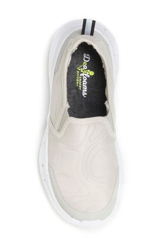 Dearfoams Women's Crimson Regrind Lightweight Slip-on With Energy Return Technology In Bone