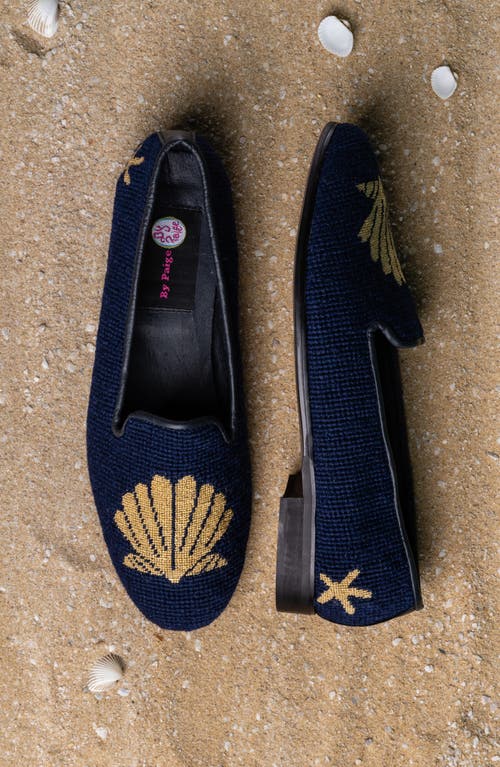 Bypaige By Paige Needlepoint Metallic Gold Scallop Flat In Gold/navy