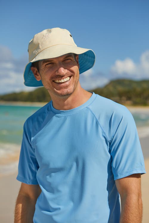 Uv Skinz Bucket Hat In Sky Blue/cream