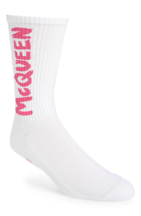 Alexander Mcqueen Graffiti Logo Crew Socks In White/pink