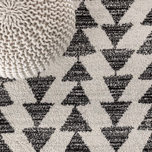 Jonathan Y Aisha Moroccan Triangle Geometric Round Area Rug In Cream/black