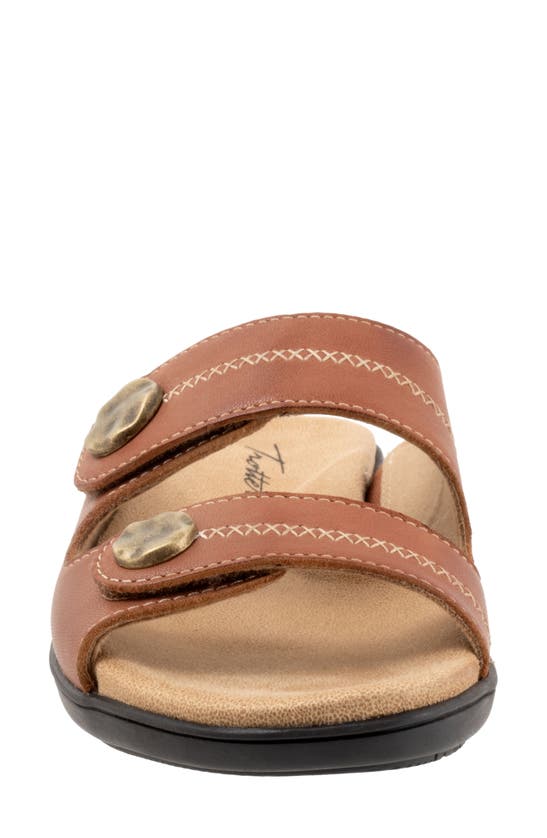 Trotters Ruthie Stitch Slide Sandal In Luggage