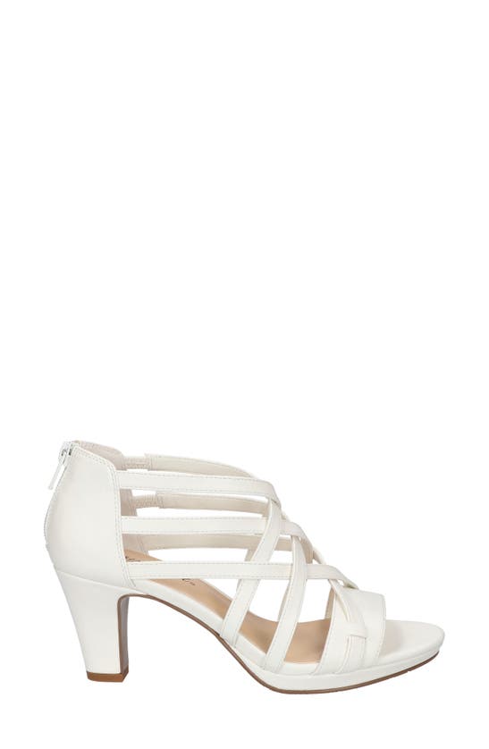 Easy Street Women's Bee Zip Platform Sandals In White