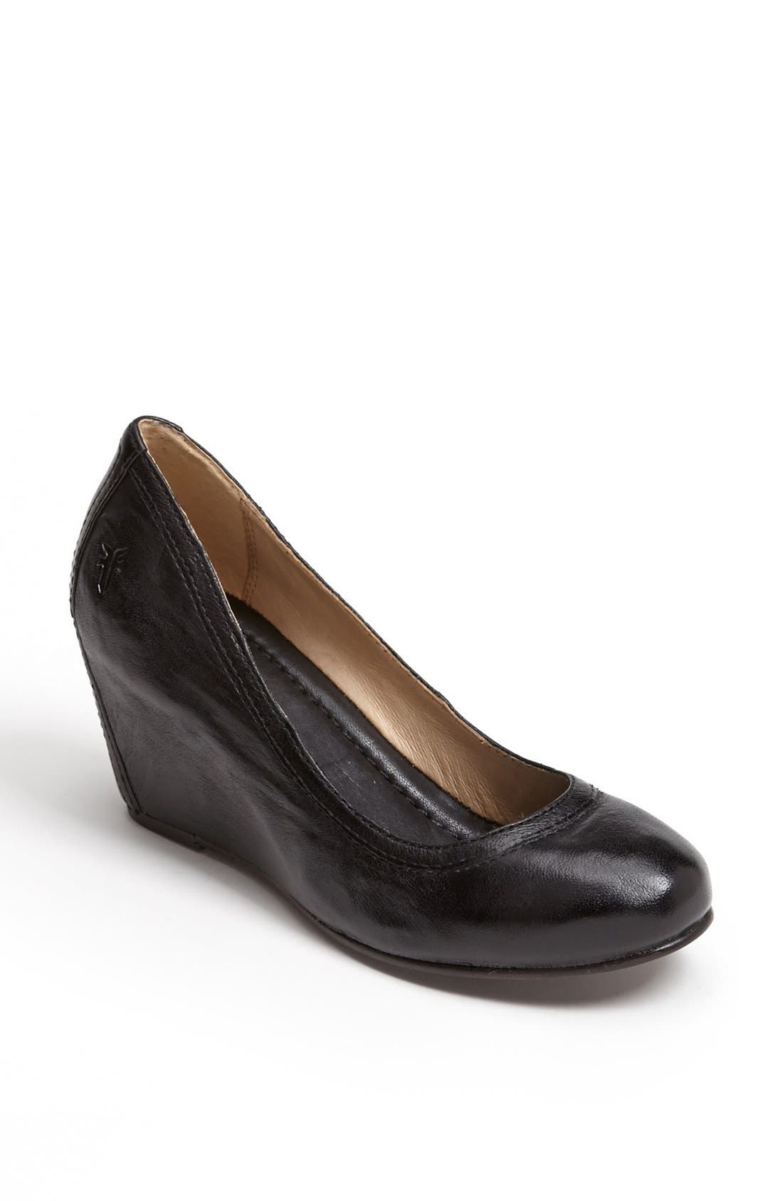 frye carson wedge pump