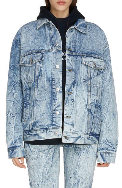 BALENCIAGA CRINKLE WASH LOGO DENIM JACKET,557388TEW36