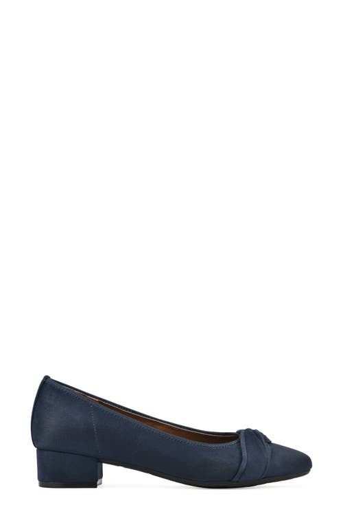 Cliffs By White Mountain Bordeaux Pump In Navy Fabric