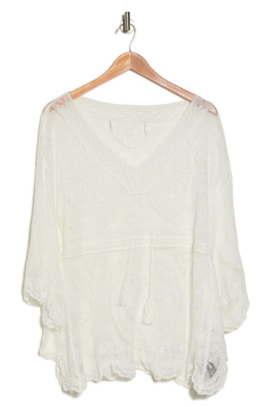Vince Camuto Medallion Lace Topper In White
