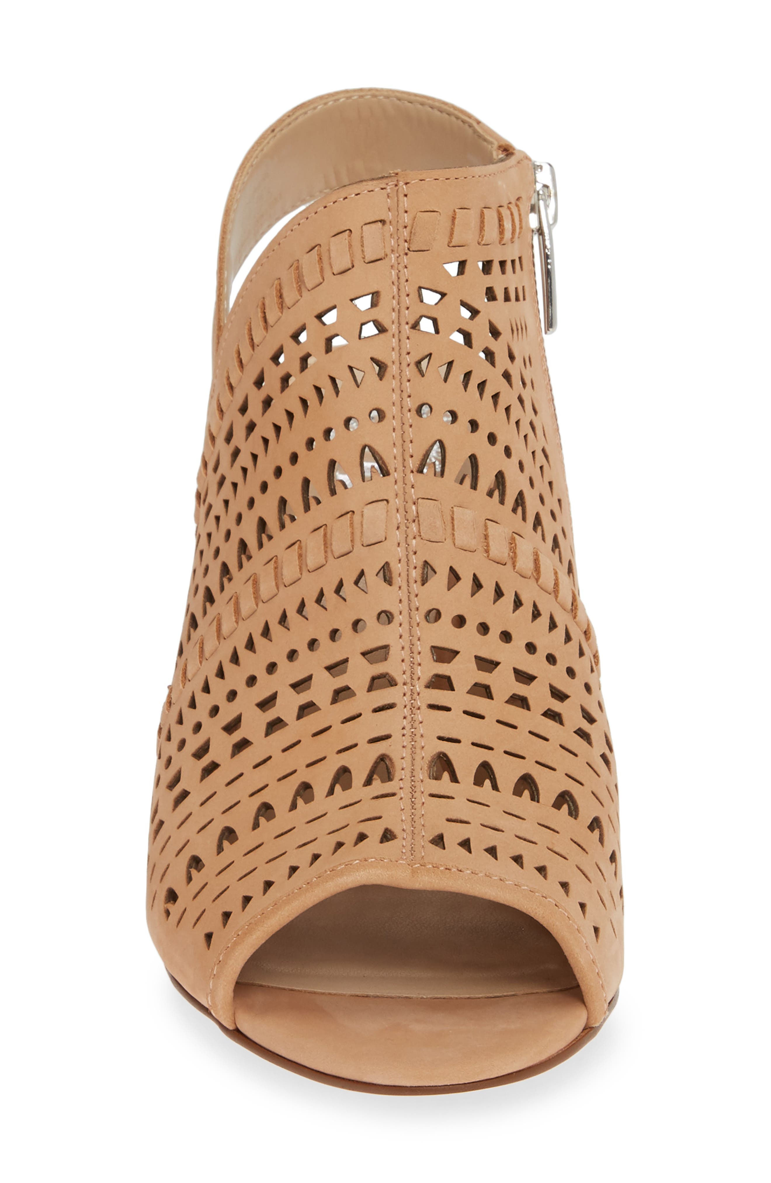 vince camuto derechie