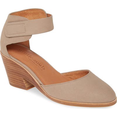 Gentle Souls By Kenneth Cole Blaise Pump, Beige