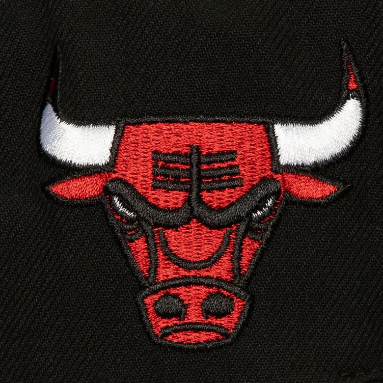Shop Mitchell & Ness White/black Chicago Bulls Retro Sport Color Block Script Snapback Hat