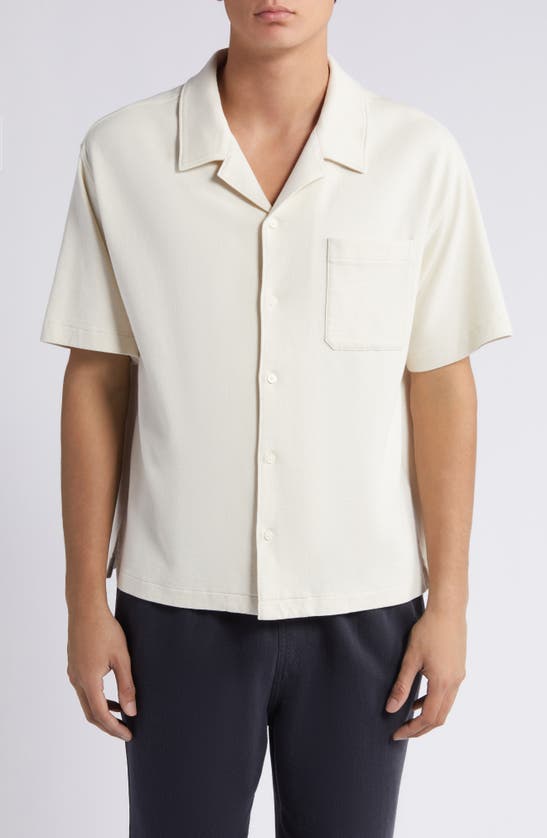 Frame Duo Fold Relaxed Short Sleeve Button-up Shirt In White Sand
