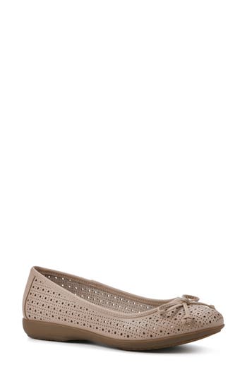 Cliffs By White Mountain Cheryl Ballet Flat In Natural/burnished/smooth