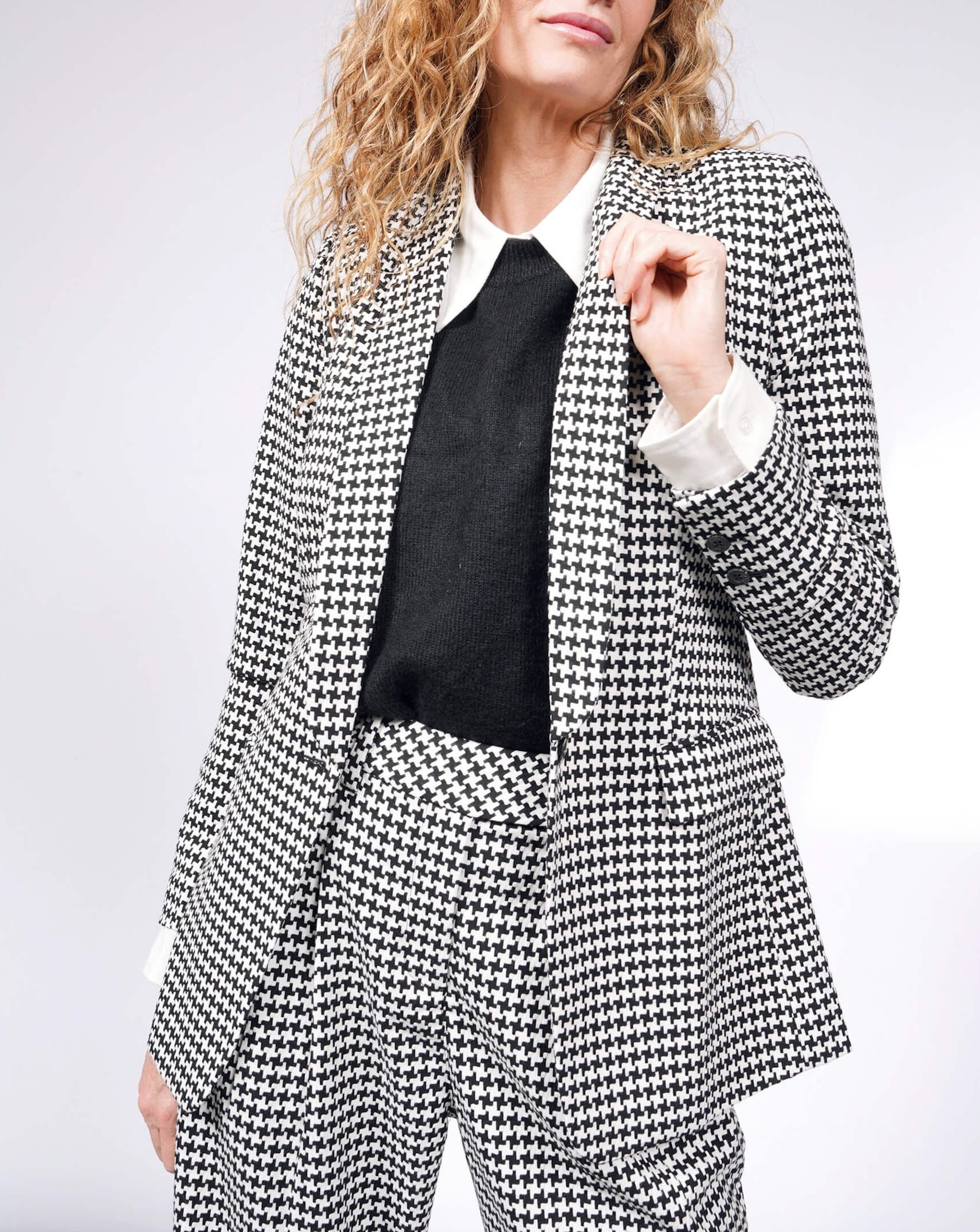 WILDFANG The Empower Tux Blazer in Houndstooth Weave Black/white Cover