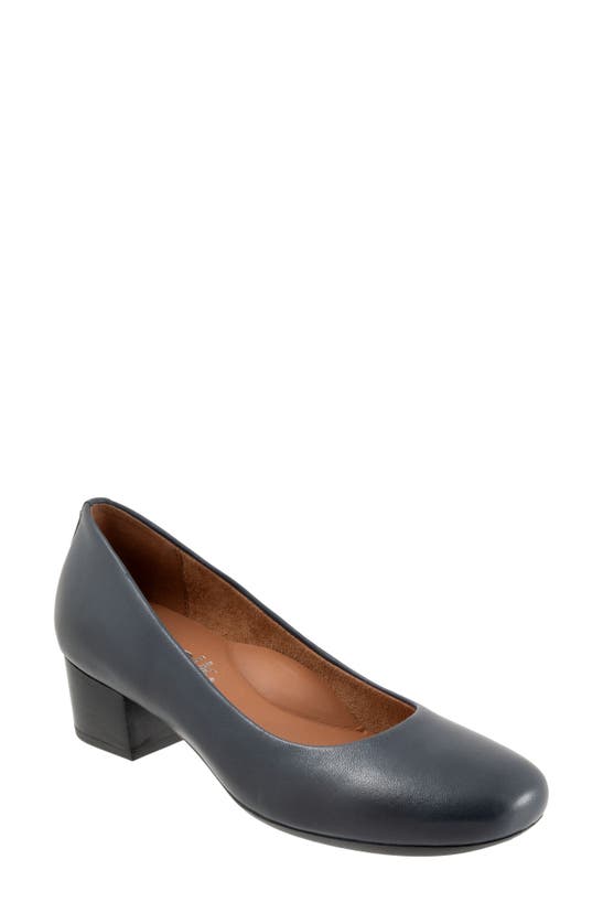 Shop Softwalk ® Lynn Pump In Navy