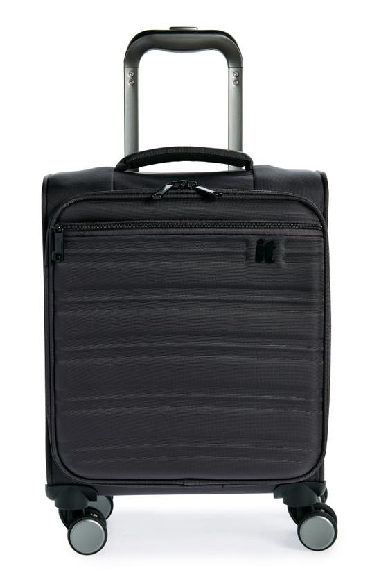It Luggage Fusional Magnet 15-inch Spinner Carry-on