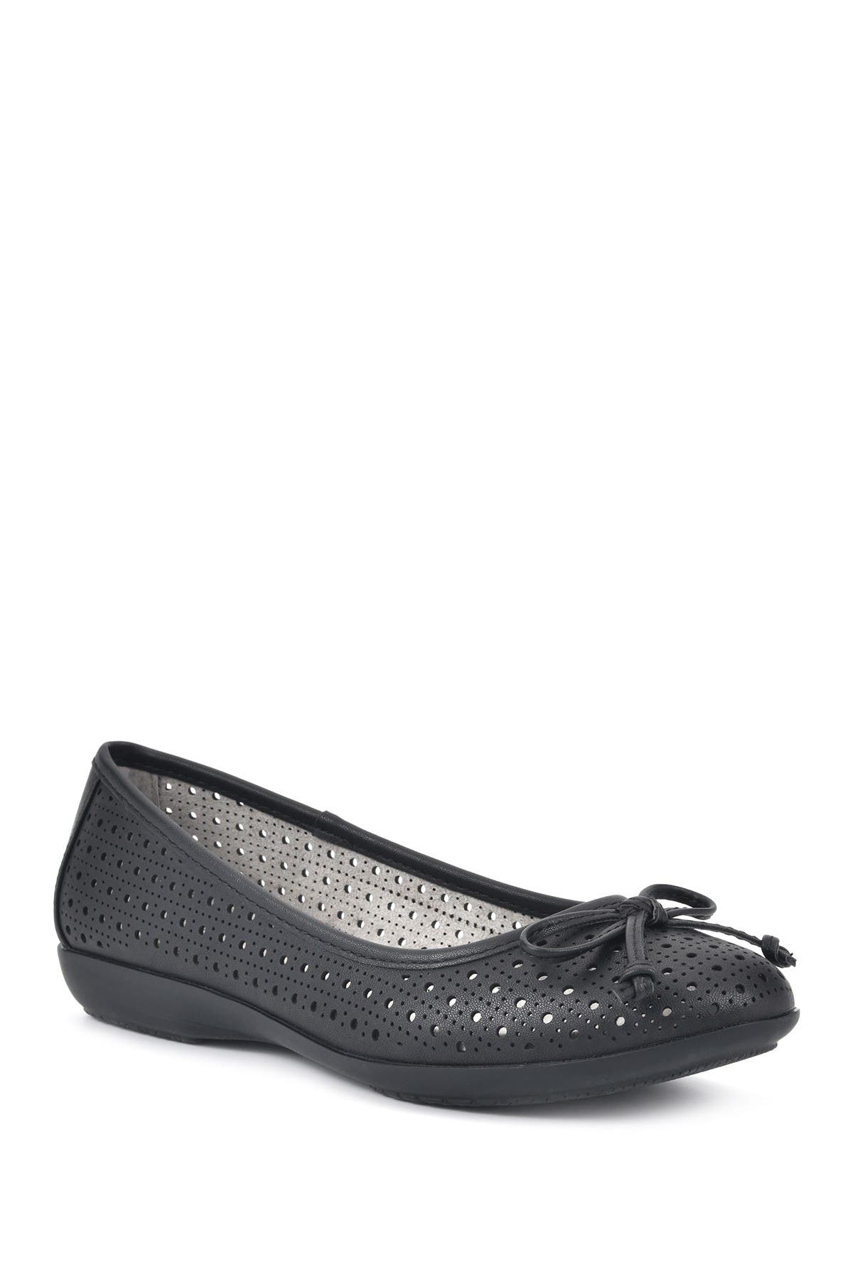 Cliffs By White Mountain Cheryl Ballet Flat In Black/burnished/smoo