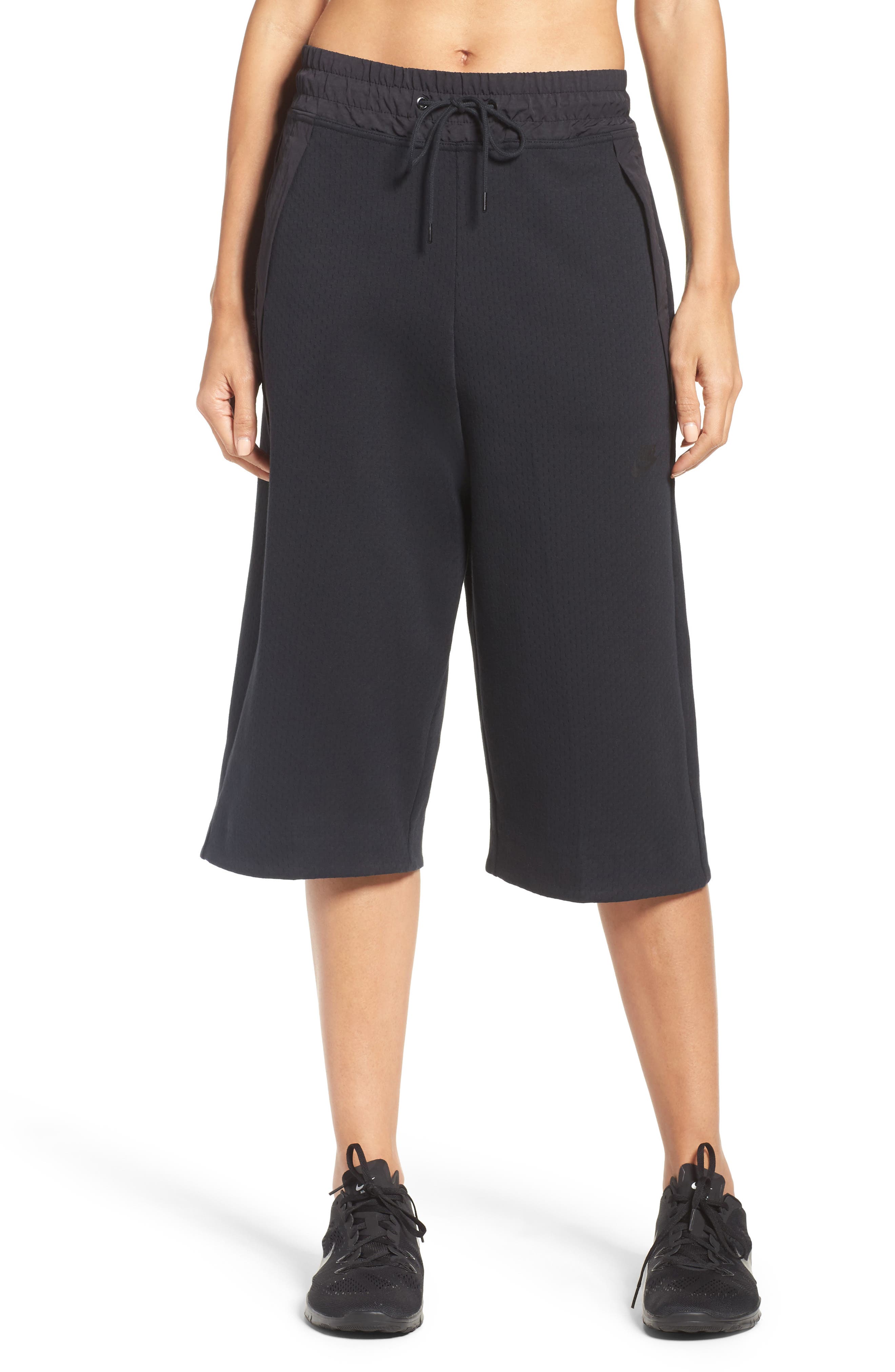 nike tech capri