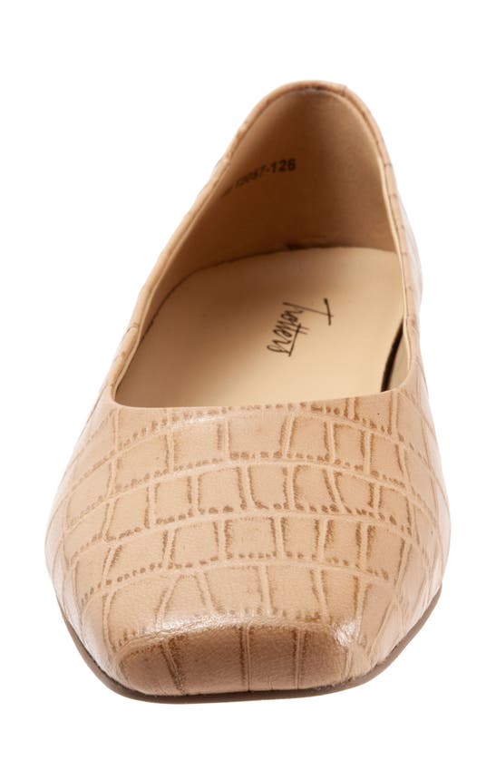 Trotters Honor Flat In Bone Leather