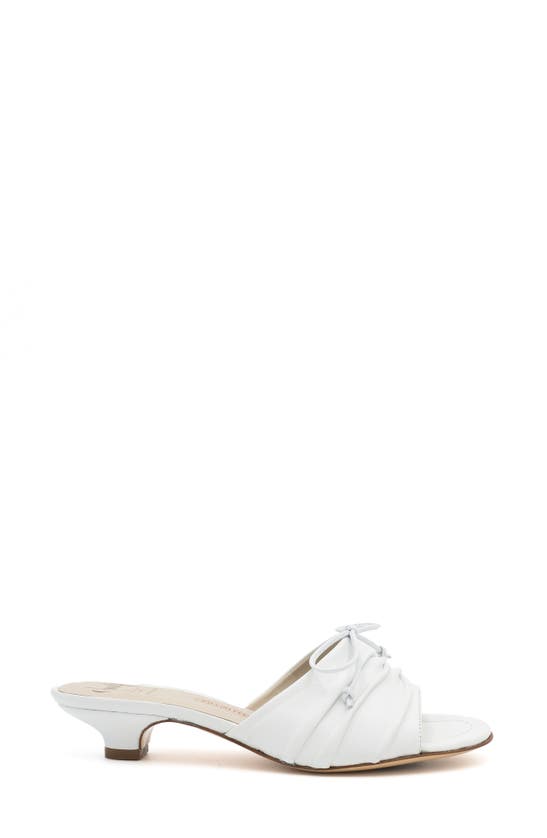 Amalfi By Rangoni Desio Strappy Slide Sandal In White Parmasoft - Marching Bow