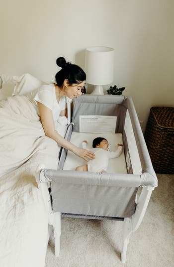 Shnuggle air best sale bedside crib mattress