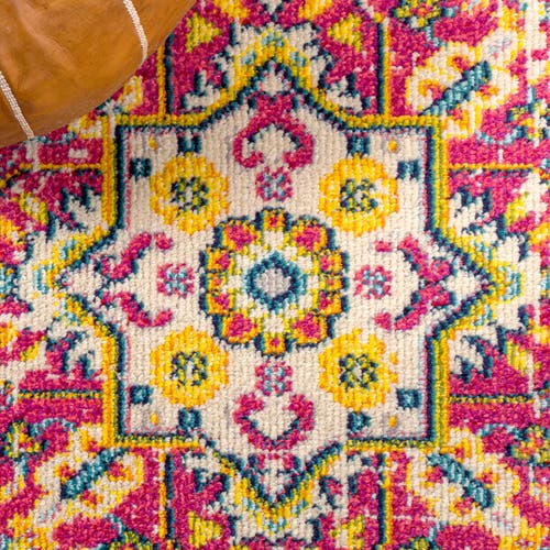 Jonathan Y Brooklyn Geometric Medallion Area Rug In Red/pink