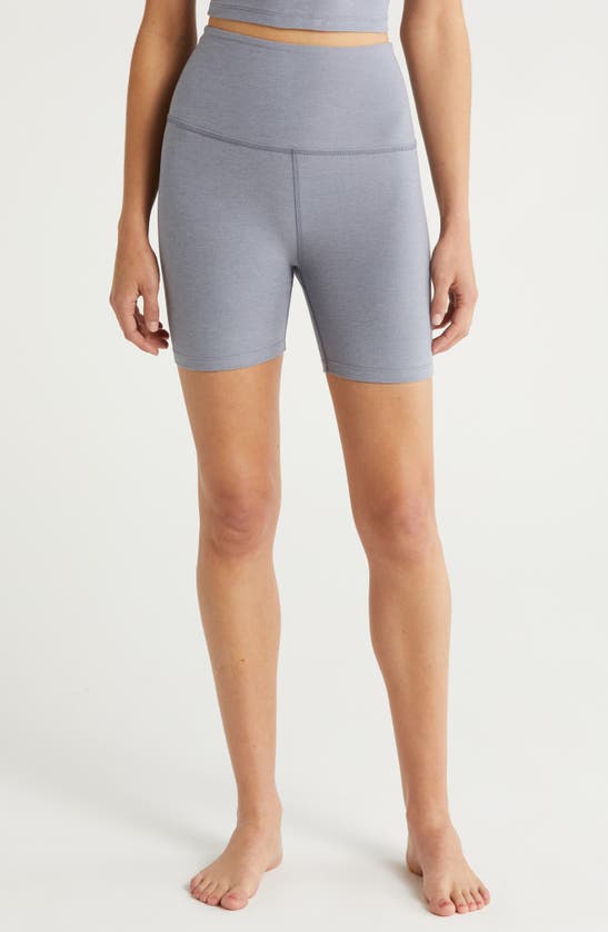 Shop Beyond Yoga Keep Pace Space Dye Bike Shorts In Cloud Gray Heather