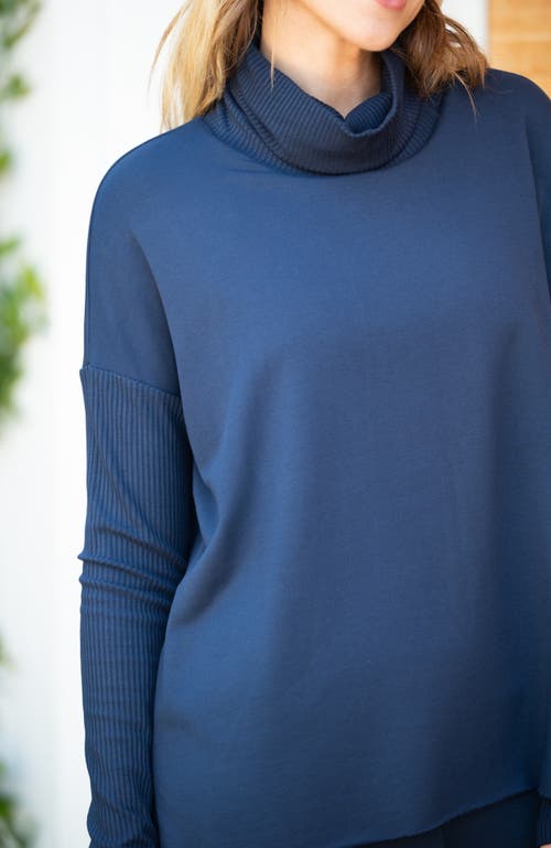 Jjwinks Built-in Shelf Fleece Turtleneck With Rib Details In Navy