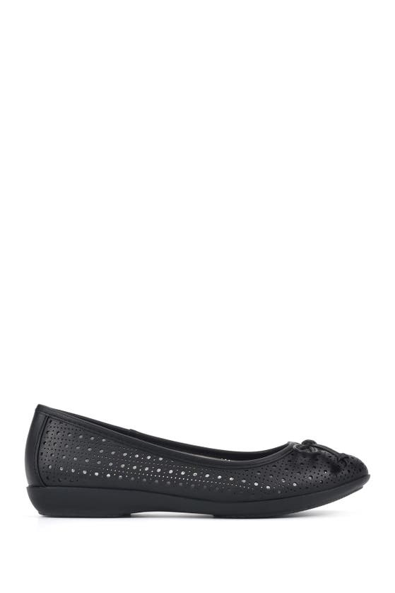 Cliffs By White Mountain Cheryl Ballet Flat In Black Burnished Smooth