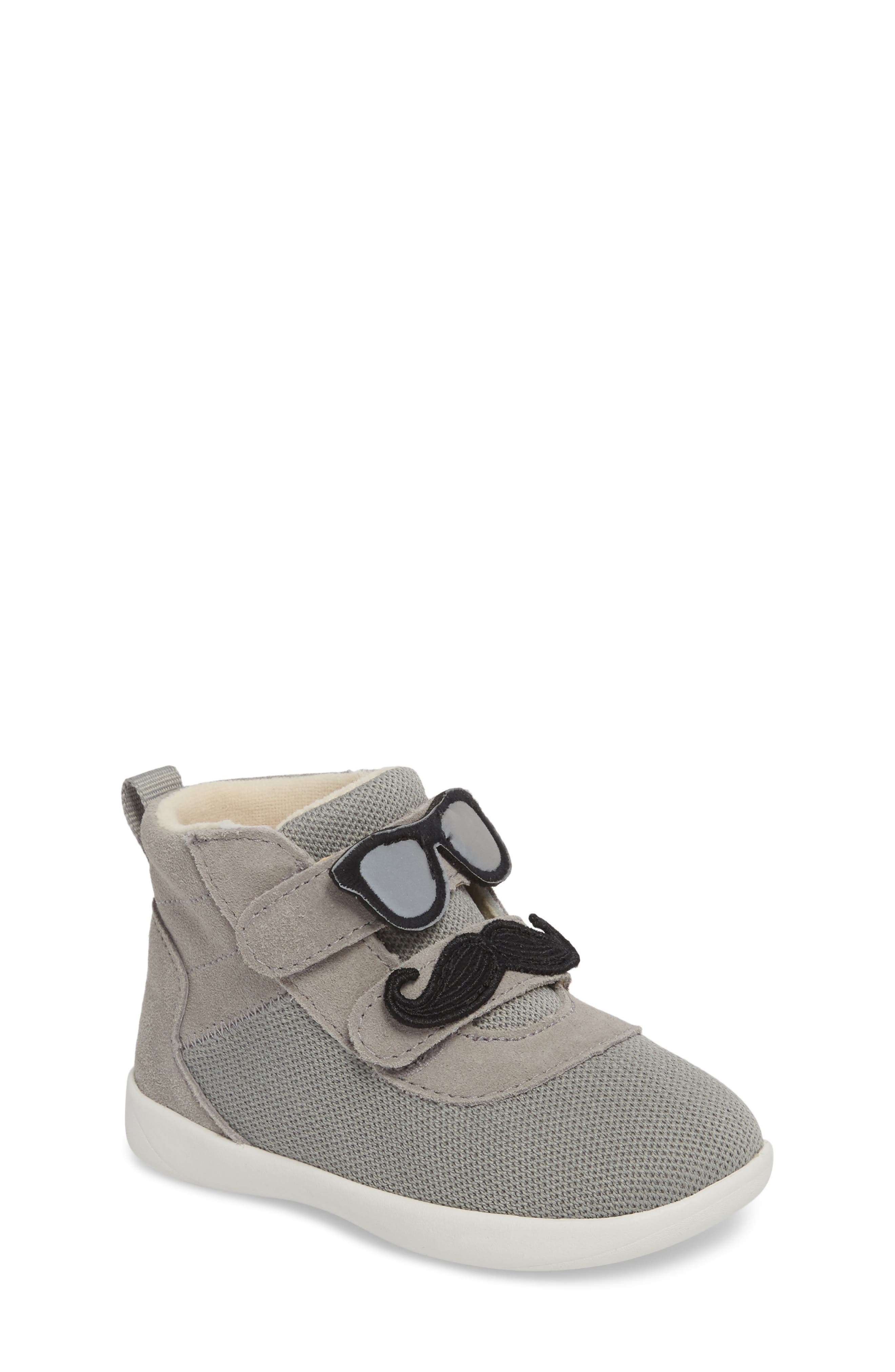 gray boy uggs