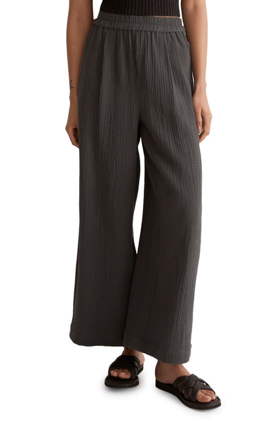 Shop Madewell Lightspun Untailored Crop Wide Leg Pants In Black Coal