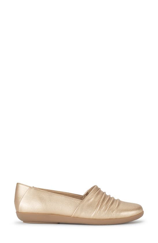 Baretraps Piper Ruched Flat In Light Gold