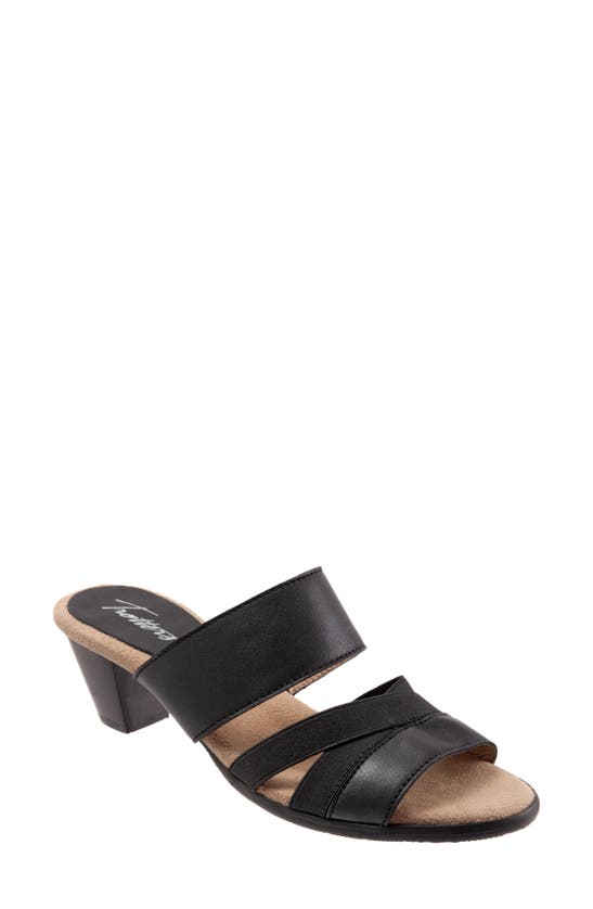 Trotters Maxine Slide Sandal In Black/ Tan