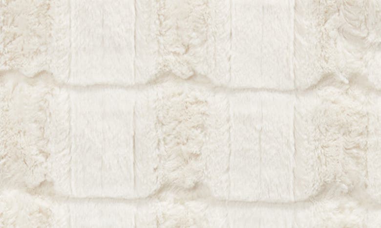 Giraffe At Home Luxe Waterfall Xl Throw In Cream