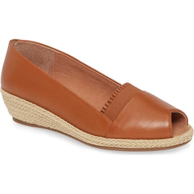 Gentle Souls By Kenneth Cole Luci Flat, Brown
