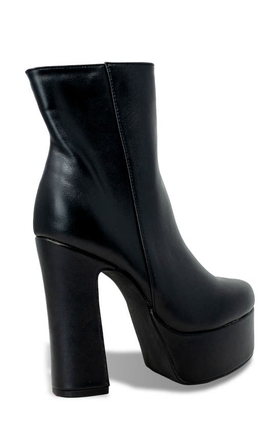 Chase & Chloe Chunky Platform Boot In Black Pu