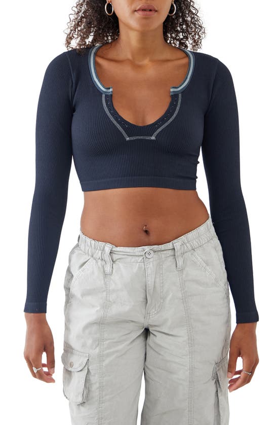BDG URBAN OUTFITTERS GOING FOR GOLD LONG SLEEVE RIB CROP TOP