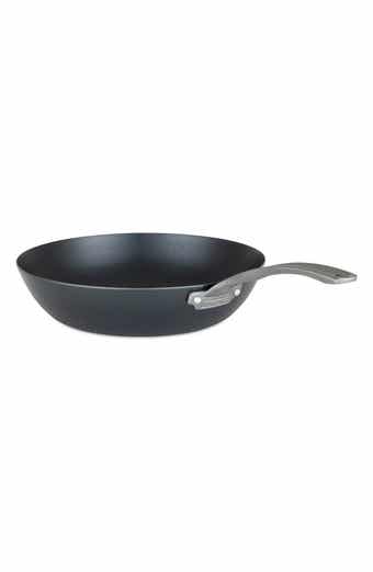 Le Creuset Enameled Cast Iron Classic 9 Skillet in White — Las
